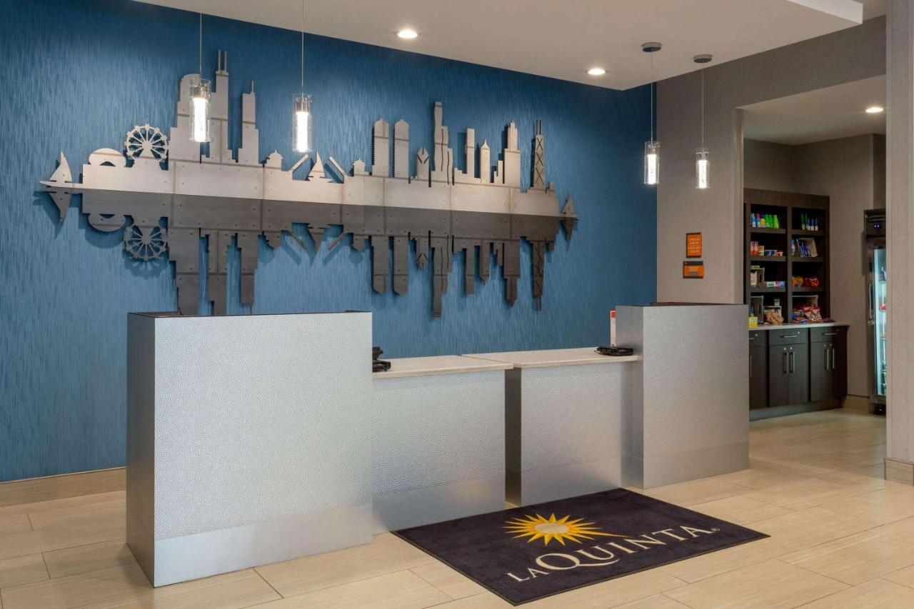 La Quinta Inn & Suites By Wyndham Shorewood エクステリア 写真