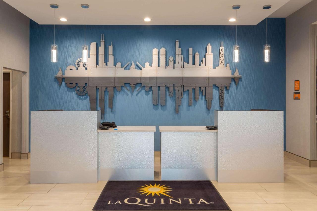 La Quinta Inn & Suites By Wyndham Shorewood エクステリア 写真