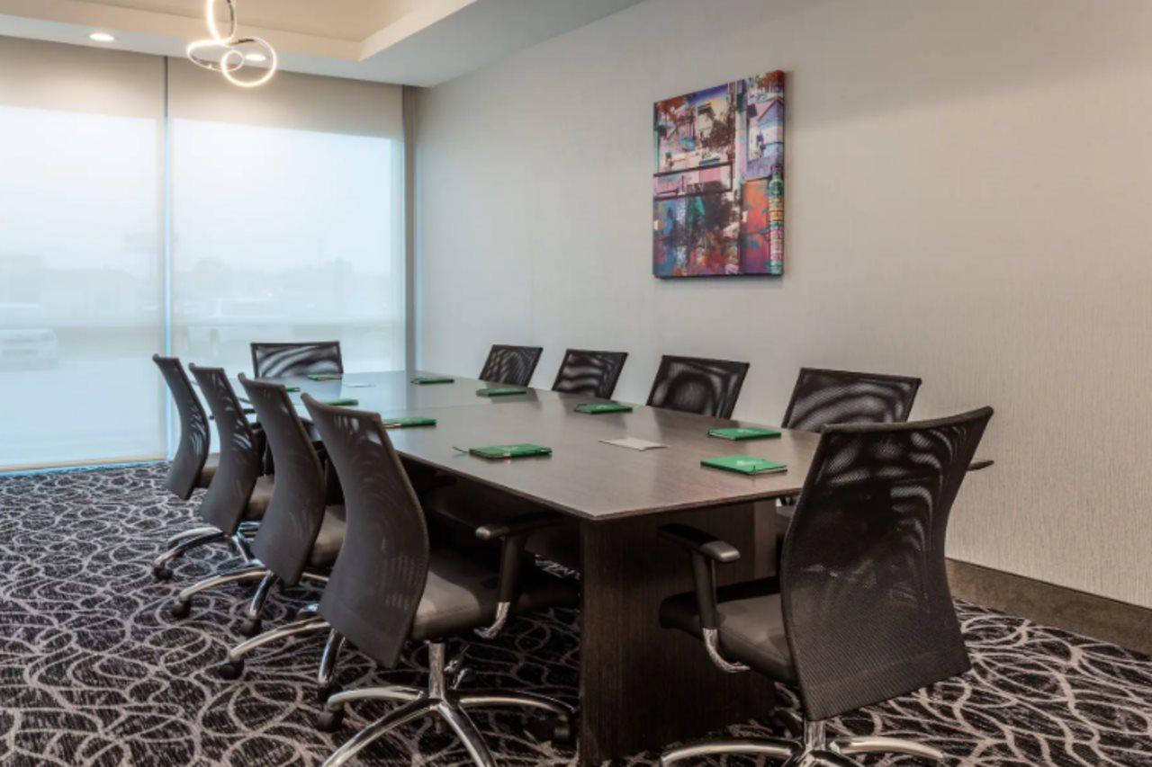 La Quinta Inn & Suites By Wyndham Shorewood エクステリア 写真